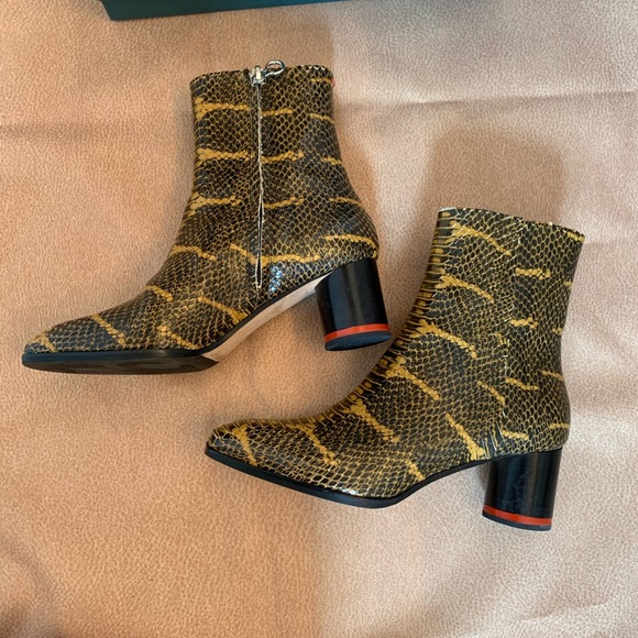 Aeyde leather ankle boots in python print - Picture 2 of 5
